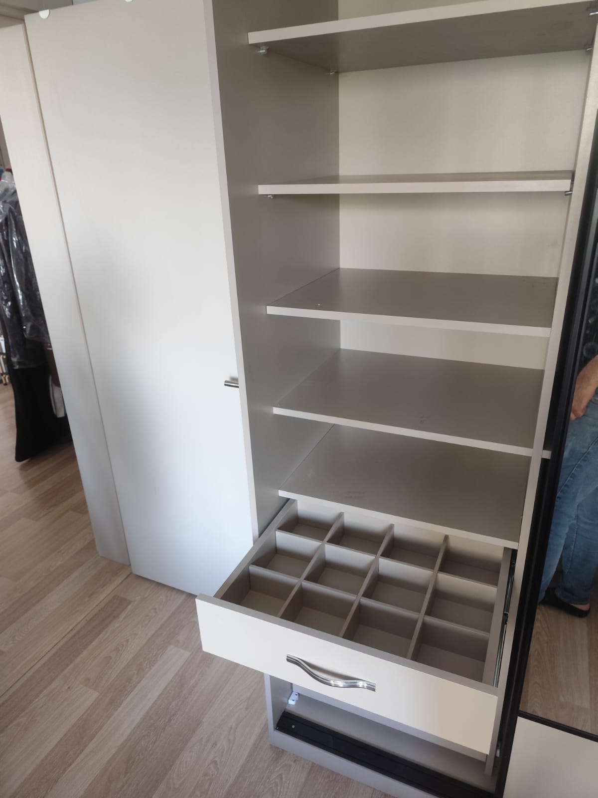 Esenkent Gömme Dolap — Ray Dolap İmalatı